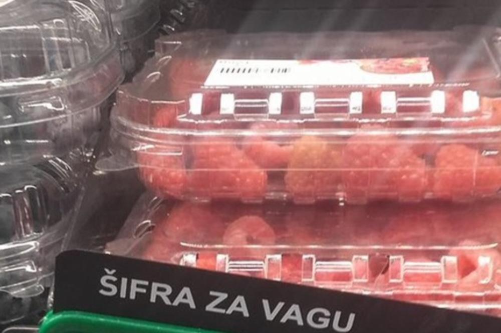 SLIKA IZ PRODAVNICE OBJASNILA ZAŠTO SU MALINARI BESNI: Cena crvenog zlata na rafu šokira! (FOTO)