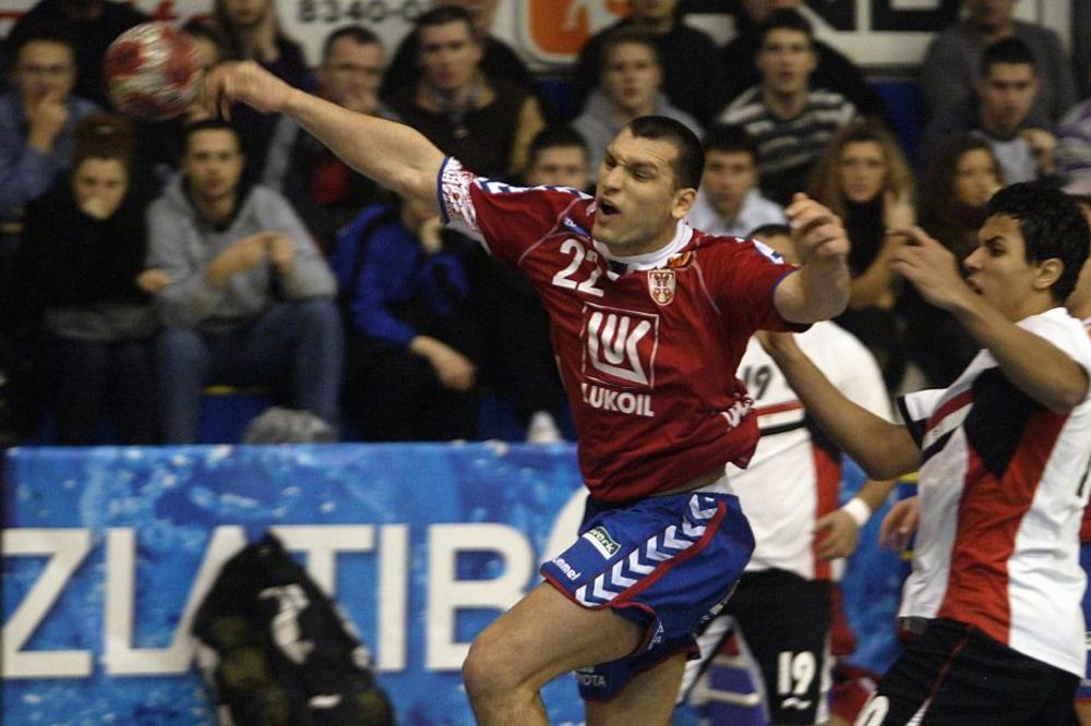 HEROJSKI PODVIG SRPSKOG RUKOMETAŠA: Bez razmišljanja uleteo u kuću u kojoj je plamteo požar! (FOTO)