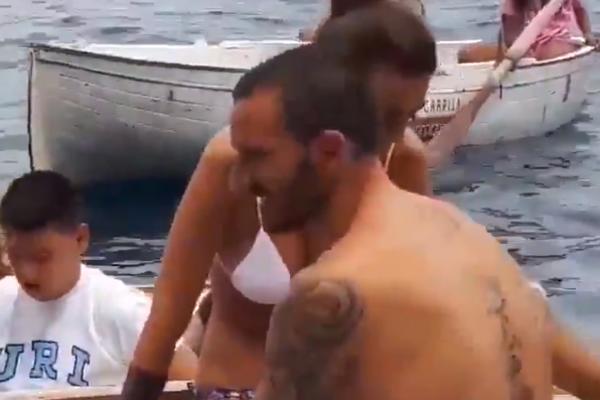 NEĆU FOTKU S TOBOM, ALI ZBOG POŠTOVANJA... Navijač Napolija naleteo na Bonućija i gestom ga ostavio bez teksta i sa osmehom na licu! (VIDEO)