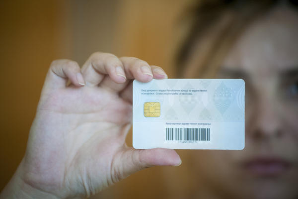 400.000 GRAĐANA NEMA NOVU ZDRAVSTVENU KNJIŽICU! A stare? One su odavno istekle, i sa njima ne mogu AMA BAŠ NIŠTA!