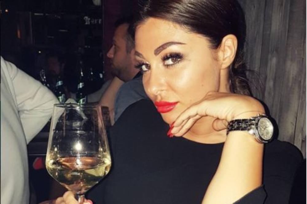 OVO JE NAJGORE NAŠMINKANO LICE IKADA? Obrve, usne, ten, oči - ne znamo u šta pre da gledamo! (FOTO)