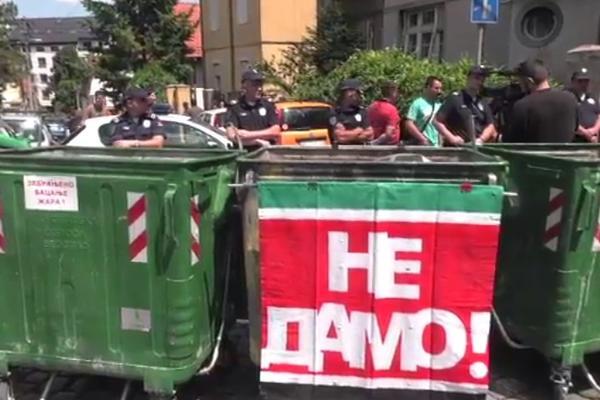 JOŠ JEDNA PORODICA OSTAJE NA ULICI? Drama na Autokomandi, građani odbranili Vuksanoviće! (VIDEO)