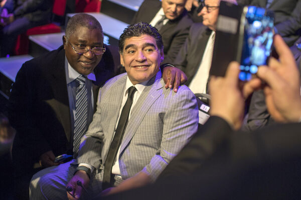 Tata je dominirao na terenu, a sin (17) je upravo potpisao ugovor sa klubom u kome se proslavio njegov otac! (VIDEO)