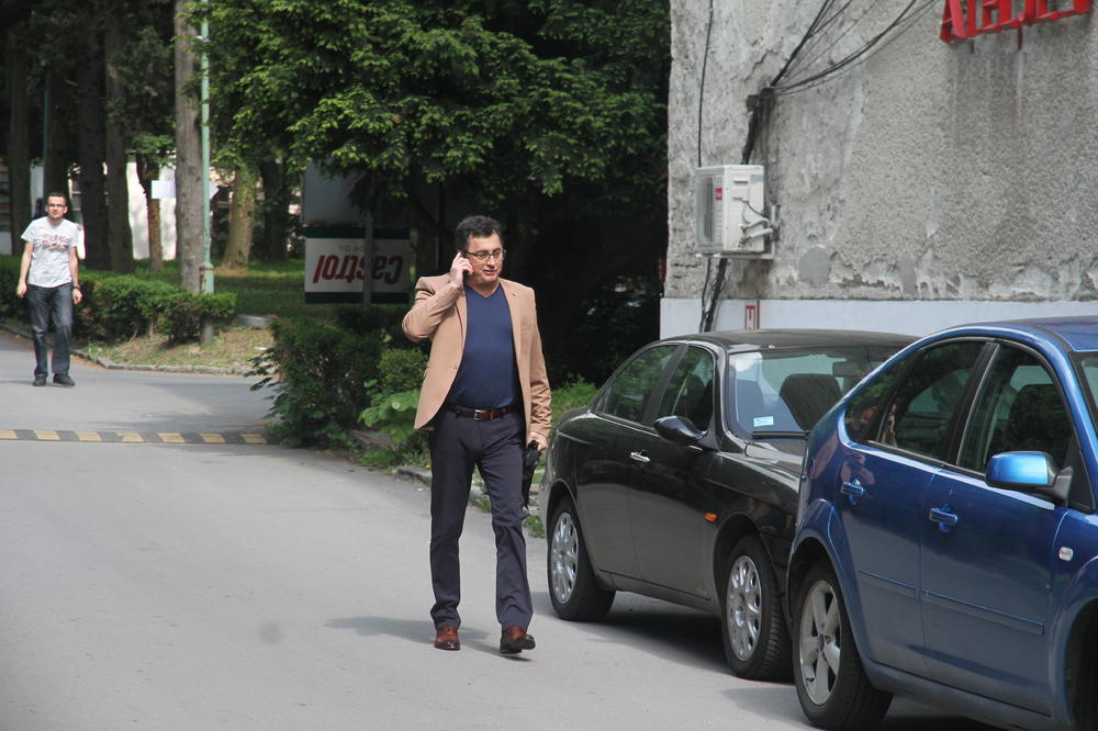 VOJO ŠMEKERU, SVAKA ČAST! Naš voditelj ima 18 godina mlađu suprugu koja je prava SEKS BOMBA! (FOTO)