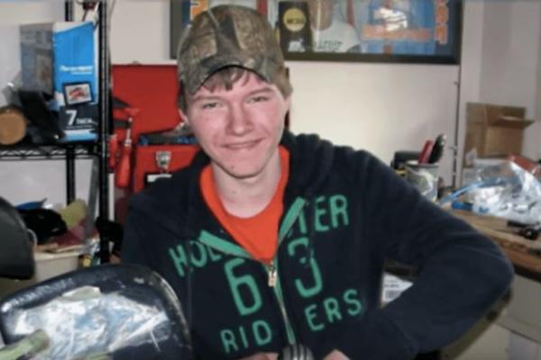 Majka je uključila mobilni telefon svog pokojnog sina i SAZNALA JE STRAŠNU ISTINU! (VIDEO)