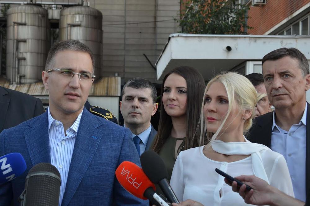 NE BAVIM SE TIME, NIJE TO MOJ POSAO, ANĐUS JE SITAN REKETAŠ, ON NIJE ZVEZDA: Stefanović ne zna da li je snimak hapšenja voditelja došao iz MUP-a!