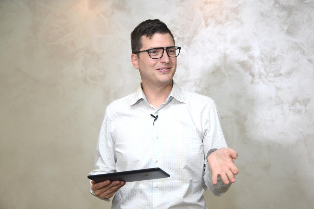 AZDEJKOVIĆEV TVIT IZAZVAO OPŠTU BURU: Pomenuo rodnu ravnopravnost i ŽENE, isprozivali ga da je MIZOGINISTA! (FOTO)