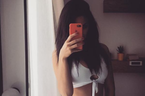 Nova fotka Zvezdine voditeljke je PREVRELA! (FOTO)