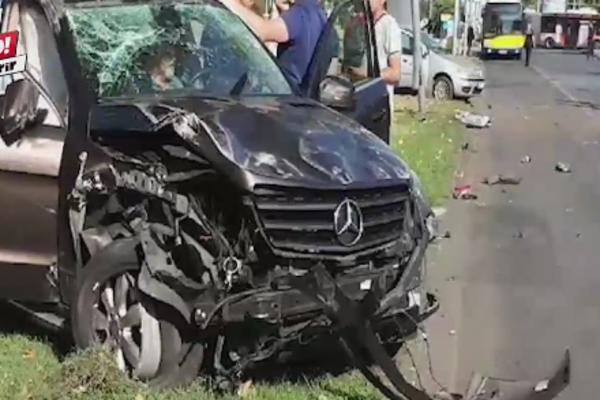 AUTO ULETEO U BANKINU, PA SE ISPREVRTAO! Horor kod Bubanj potoka, Hitna pomoć je na licu mesta!