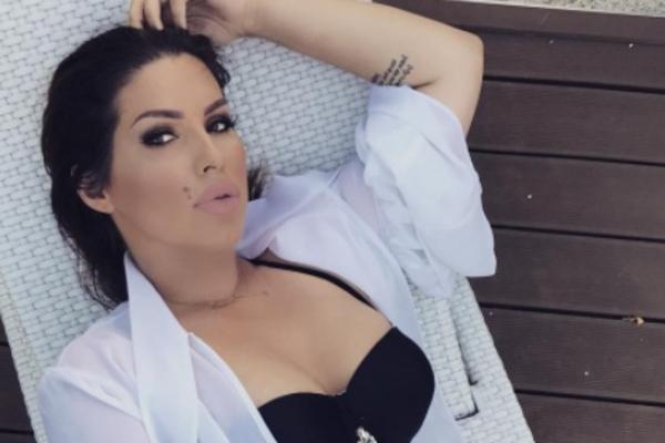 SEKA OSUNČALA ATRIBUTE! Prvi put posle porođaja pokazala guzu, a fanovi ODLEPILI (FOTO)