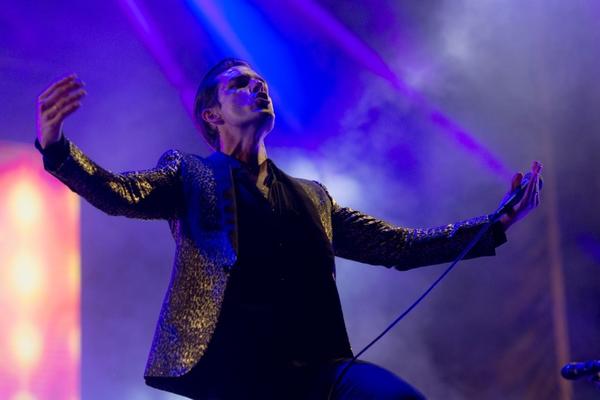 FANTASTIČNI KILLERS RAZVALIO EXIT! Pevač Brendon Flauers izlomio jezik zbog srpskog, ali je USPEO! (FOTO)(VIDEO)