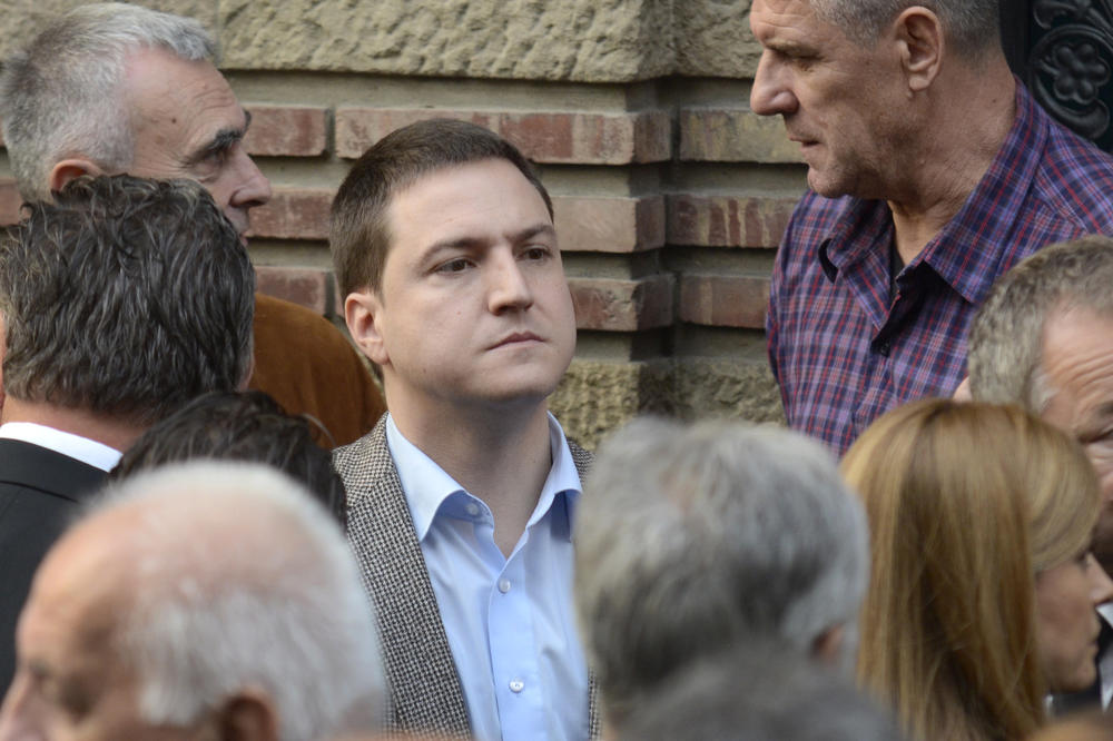 Ona je prava PRVA DAMA srpske politike! Da li Ružić ima najlepšu ženu u Srbiji? Ministar pokazao ZANOSNU SUPRUGU (FOTO)