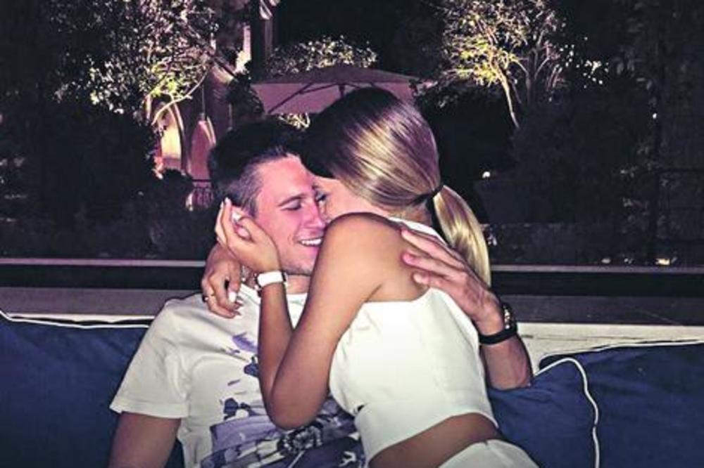 MA KOJA JELENA? Ovo je seksi devojka Noletovog brata - skinula se u bikini, a svet ZANEMEO! (FOTO)