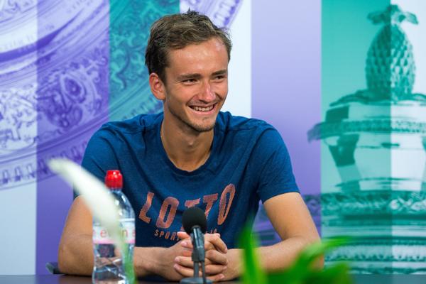 TAKO SE TO RADI: Medvedev jasno stavio do znanja da poštuje Novaka! Na izazovna pitanja, fenomenalni odgovori