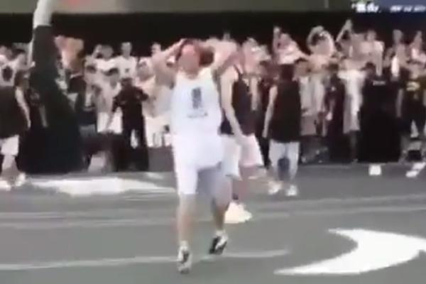 Smotan kao sajla! Nespretni Klej Tompson ponovo nasmejao košarkašku planetu do suza! (VIDEO)