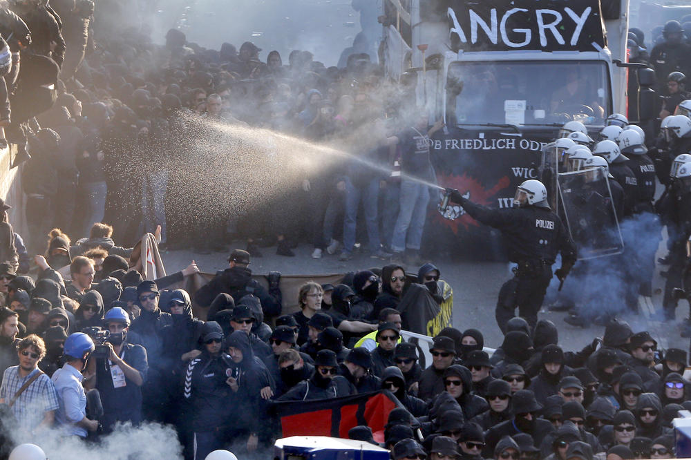 HAMBURG GORI OD BESA Na ulicama rat zbog samita G20! 100.000 demonstranata protiv najmoćnijih lidera sveta (VIDEO)