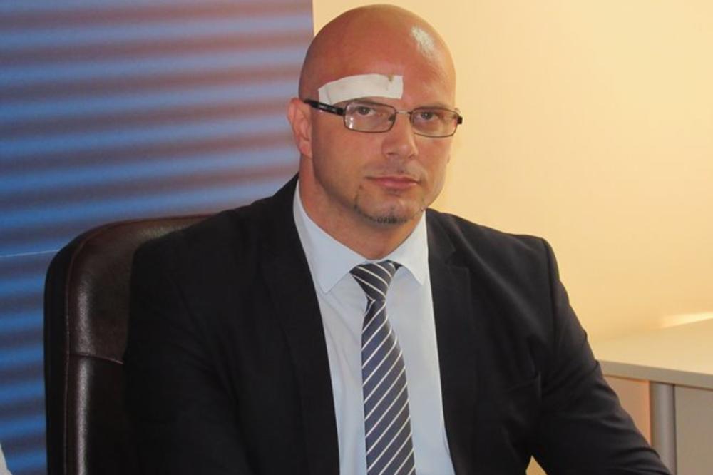 RAZOTKRIVENA PREVARA ČAČANSKIH NAPREDNJAKA: Trifunović napravio dramu oko povrede koje NEMA! (FOTO)