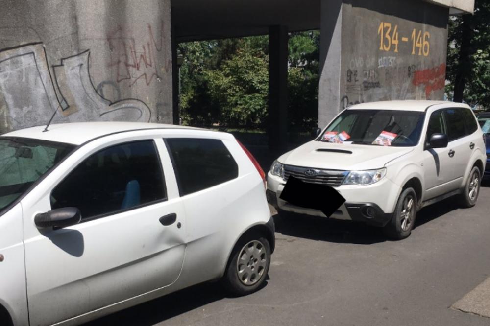 Saša Janković je zatekao svoj automobil OBLEPLJEN pa je imao zabavnu poruku ZA SNS! (FOTO)