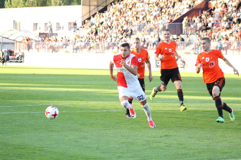 SKANDAL U VOJVODINI: Navijači tukli igrača posle ispadanja od Ružomberoka! Naveo i imenom i prezimenom ko je to uradio!