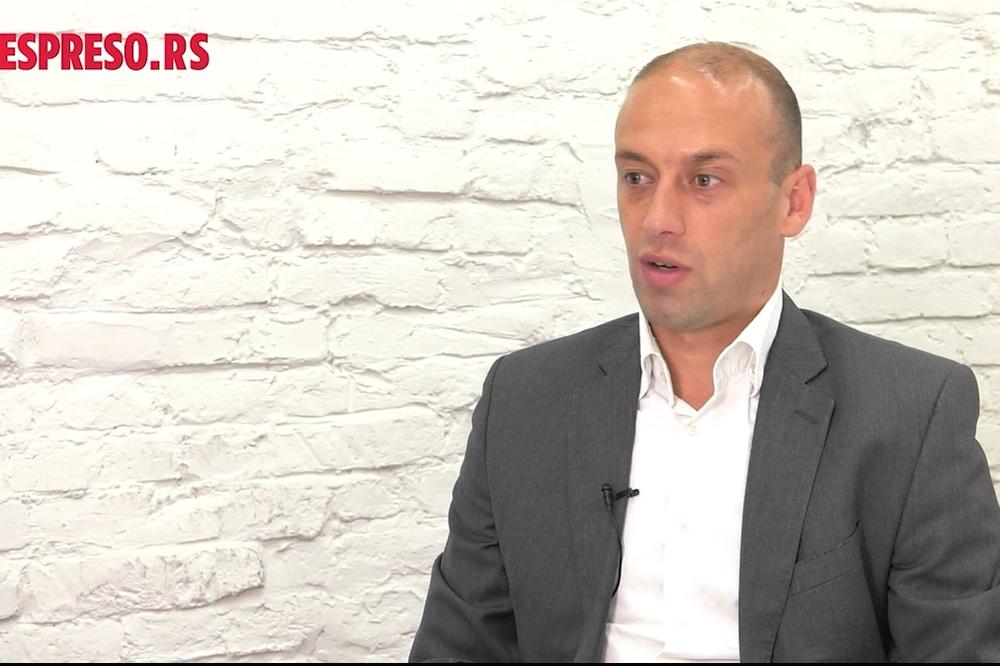 Radoslav Milojičić Kena: NEMA USTAVA, NEMA VLADE, IMA SAMO "REKAO JE VUČIĆ" (VIDEO)