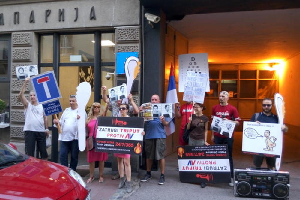 ČUVARI VATRE PODRŽALI KURIR: Vučić guši svakog ko digne glas protiv njega