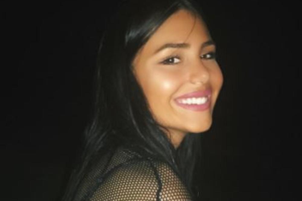 SLIKALA SE NA ISTOM MESTU KAO CECA PRE 10 GODINA: Anastasija je u bikiniju prava bomba i podseća na mamu! (FOTO)