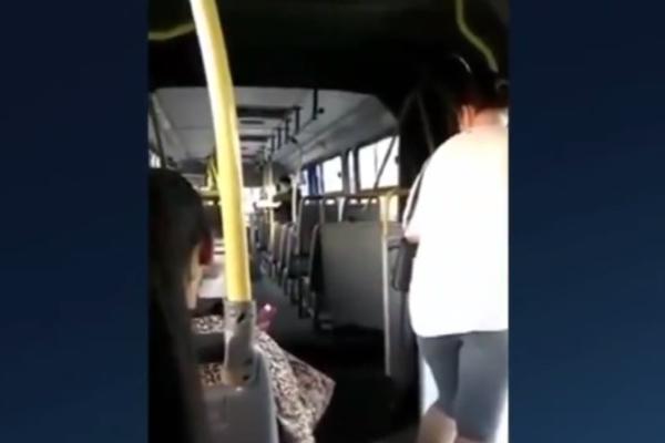 STRAVA U GRADSKOM PREVOZU: Prvo se čula jaka škripa, a onda se ostvario strah mnogih (VIDEO)
