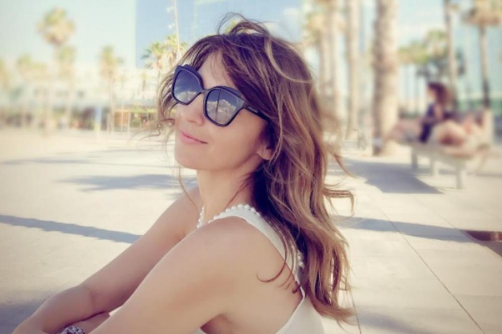 ŠOKIRALA SVE OVIM POTEZOM! Sanja Marinković fotkala guzu i isprozivala DEVOJKE! (FOTO)