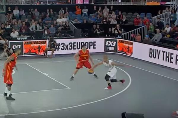 DA SE ZNA KO JE NAJBOLJI BASKETAŠ SVETA: 4 Bulutova poteza u Top 10 na EP, a najbolji je onaj zbog koga Španac i dalje odvezuje noge! (VIDEO)