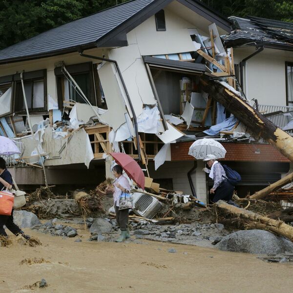 JAPAN PREPORUČUJE EVAKUACIJU 64.000 LJUDI ZBOG VELIKE OLUJE: Klizište zarobilo 120 osoba!