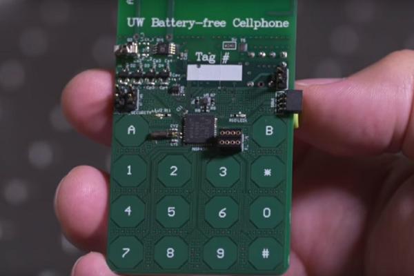 BUDUĆNOST JE STIGLA: Konstruisan telefon koji radi bez baterije! (VIDEO)