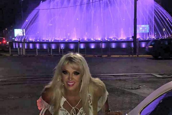 FONTANA ČELENDŽ: Ova devojka je postavila novi izazov u poziranju ispred kičeraja od 2 miliona evra! (FOTO)