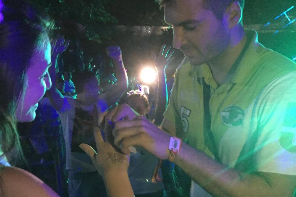 80.000 ljudi gledalo je njenu prosidbu na EXIT-u: Šta je odgovorila Anja i šta se dogodilo posle? (VIDEO) (FOTO)