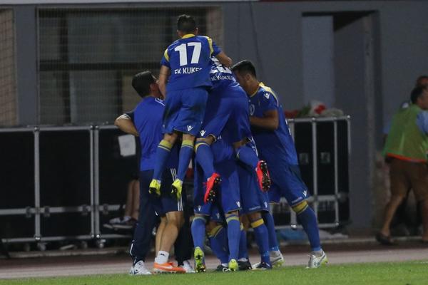 POLICIJA PRESRELA AUTOBUS ALBANSKOG ŠAMPIONA: Sumnja se u nameštanje utakmice koju su izgubili 6:0! (VIDEO)