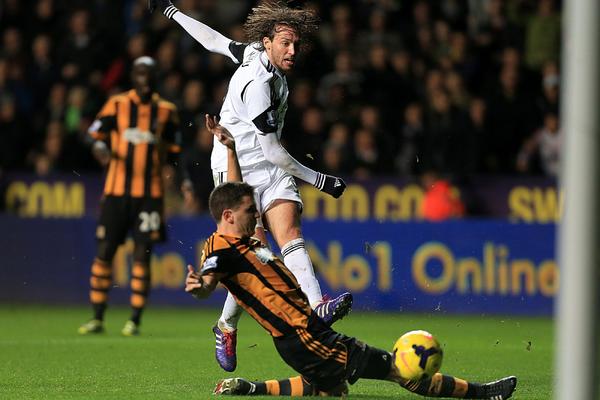 MIĆU PROPAO ZBOG PLEJSTEJŠNA? Njegov bivši saigrač otkrio nove detalje iz dana u Svonsiju!