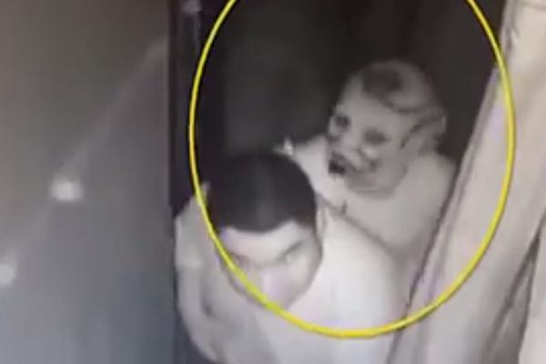 HOROR U KUĆI STRAVE: Mislio je da ga za ruku drži sestra... (VIDEO)