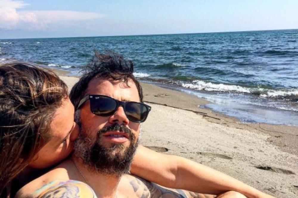 KEŽMAN IZA SEBE IMA BRAK, ČETVORO DECE, VANBRAČNOG SINA, a sada i 10 godina mlađu devojku koja izgleda jako neobično! (FOTO)