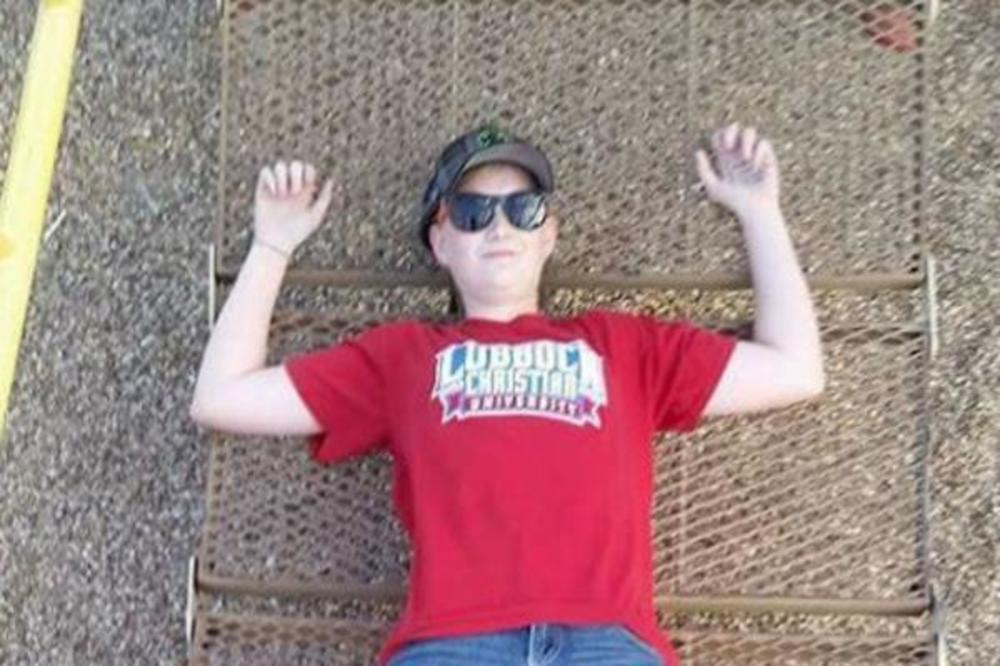 OBOŽAVALA JE DA SLUŠA MUZIKU U KADI I ZBOG TOGA JE I UMRLA! Njena smrt šokirala je planetu! (FOTO)