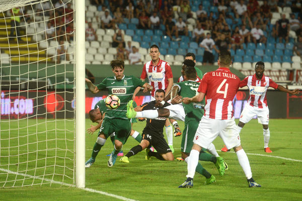 GLUPOST KAKVA SE NE PRAVI NI U BETON LIGI: Zvezda bez pobede u Kazahstanu zbog penala u 93. minutu! (VIDEO)