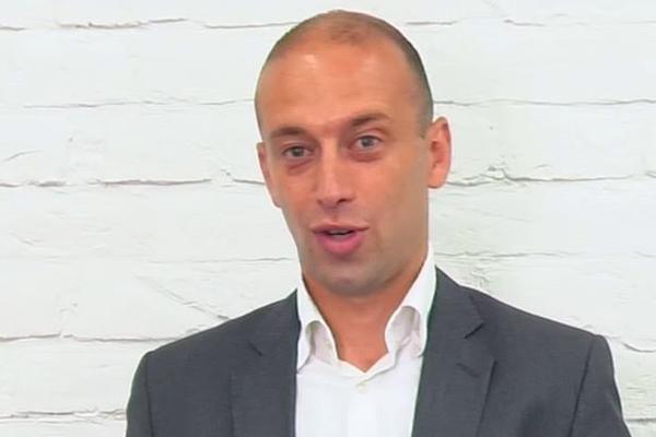 ESPRESO TVITER Da li je moguće da Kena VEDRI I OBLAČI u DS? Surove prozivke na račun demokrate! (VIDEO)