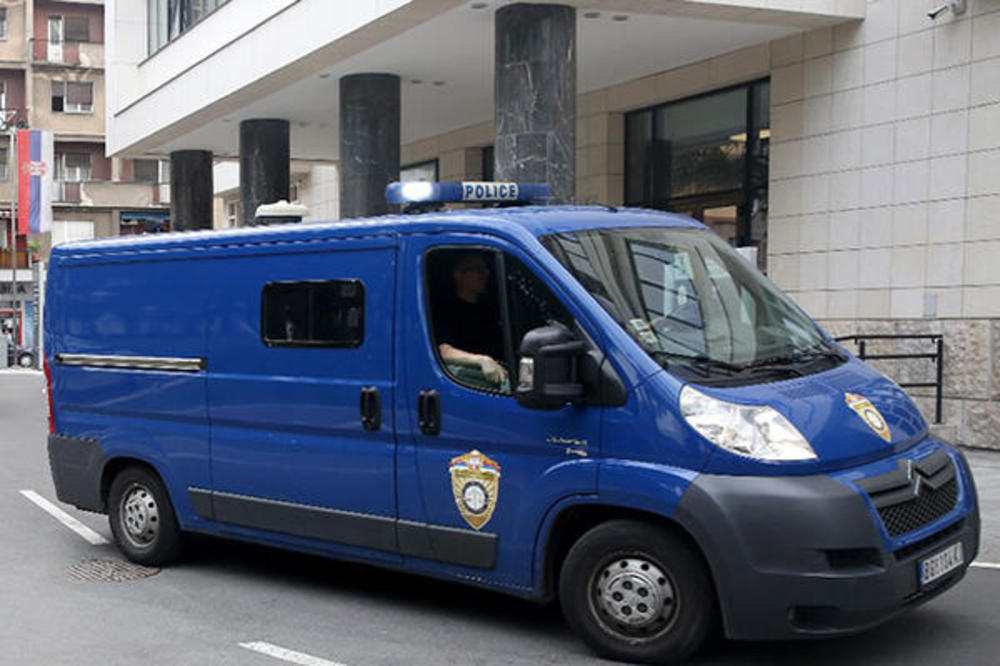 Ubica brata Arkanovog telohranitelja iskočio iz marice! POKUŠAJ FILMSKOG BEKSTVA ISPRED SUDA U KATANIĆEVOJ!