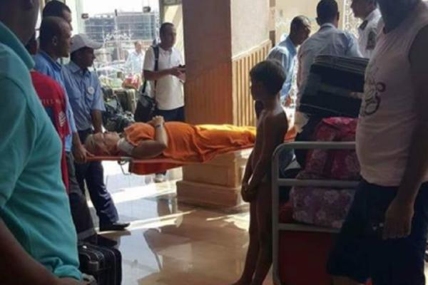 ISPLIVALI SNIMCI MASAKRA IZ EGIPTA: Krvave žene leže po podu, jezive scene u Hurgadi lede krv u žilama! (FOTO) (VIDEO)