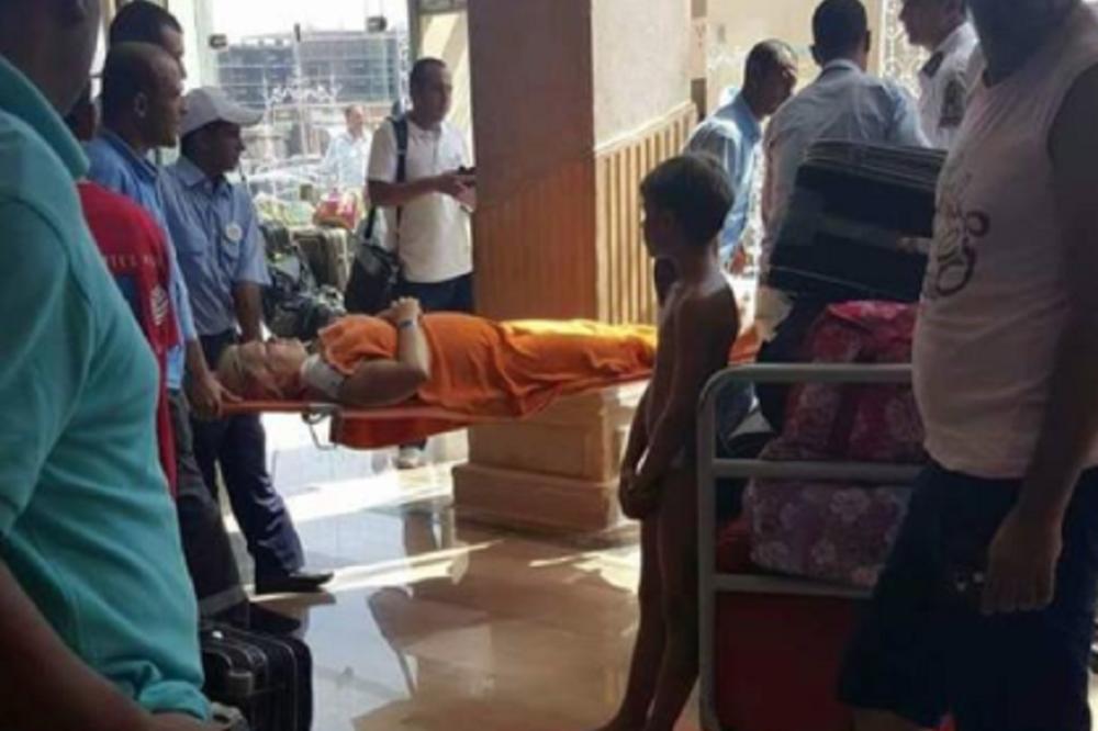 ISPLIVALI SNIMCI MASAKRA IZ EGIPTA: Krvave žene leže po podu, jezive scene u Hurgadi lede krv u žilama! (FOTO) (VIDEO)