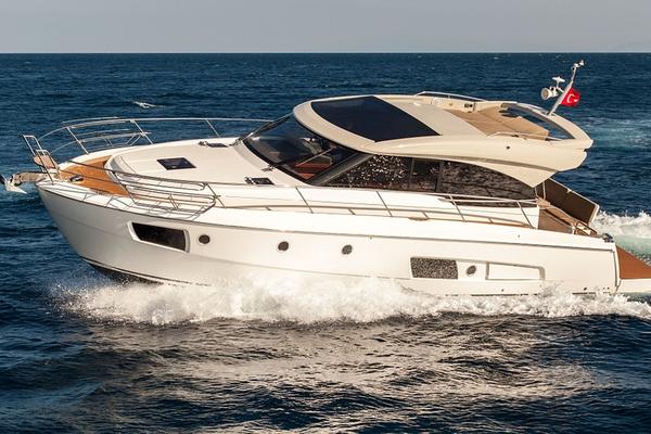 ISPOVEST O BLUDU NA JAHTAMA: Spavaju sa debelim i prljavim starcima! Sve se svodi na drogu, seks i zlostavljanje, a mi to čistimo!