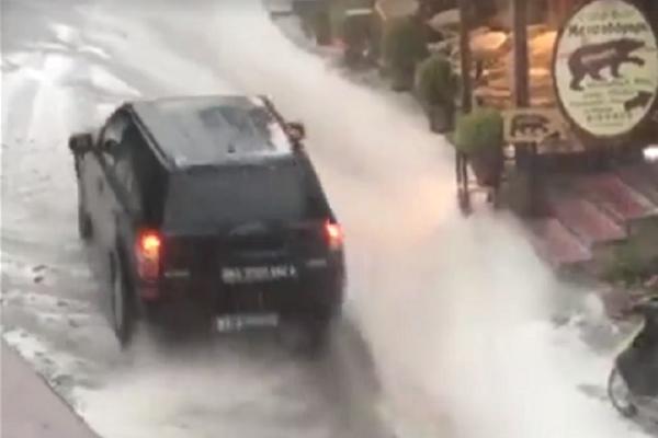 HAOS U GRČKOJ: Srbi otišli na letovanje sačekalo ih nevreme, sneg i poplave! (FOTO) (VIDEO)