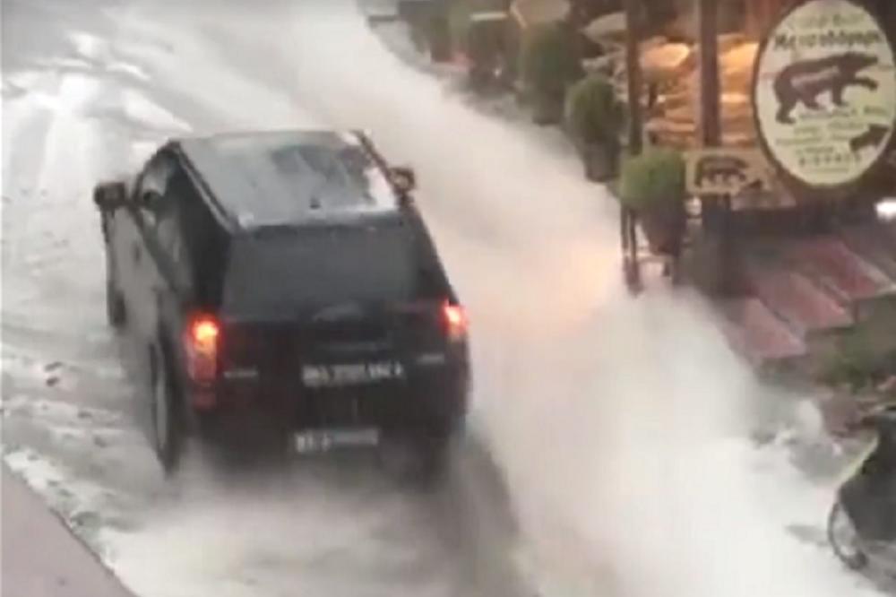 HAOS U GRČKOJ: Srbi otišli na letovanje sačekalo ih nevreme, sneg i poplave! (FOTO) (VIDEO)