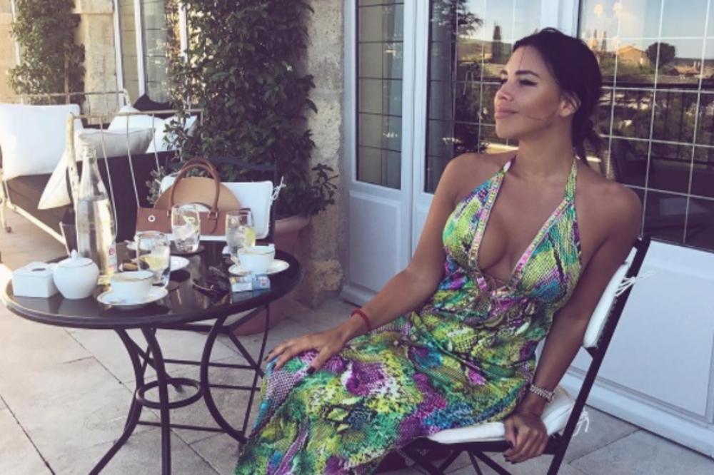 MALO SE ZANELA? Kaja obukla fensi beli KUPAĆI i skupe skandale, pa se raskrečila i pokazala...