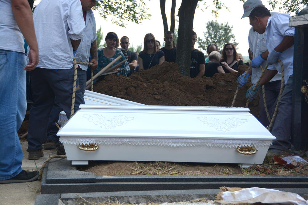 Krenule su da sahrane majku, ALI NJENO TELO JE ZAVRŠILO U DRUGOM GRADU: Bizarna greška u valjevskoj mrtvačnici