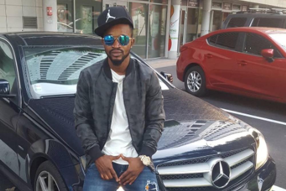 PUCAĆU TI U KOLENA! Sejduba Suma na udaru navijača po dolasku u Beograd! (FOTO)