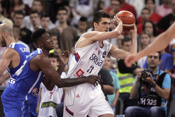 Čim je potpisao ugovor, Memfis je počeo da uči navijače kako se izgovara ime i prezime Radeta Zagorca! (FOTO) (VIDEO)